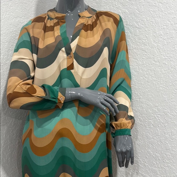 Multicolor Wave Pattern Dress - Picture 2 of 6